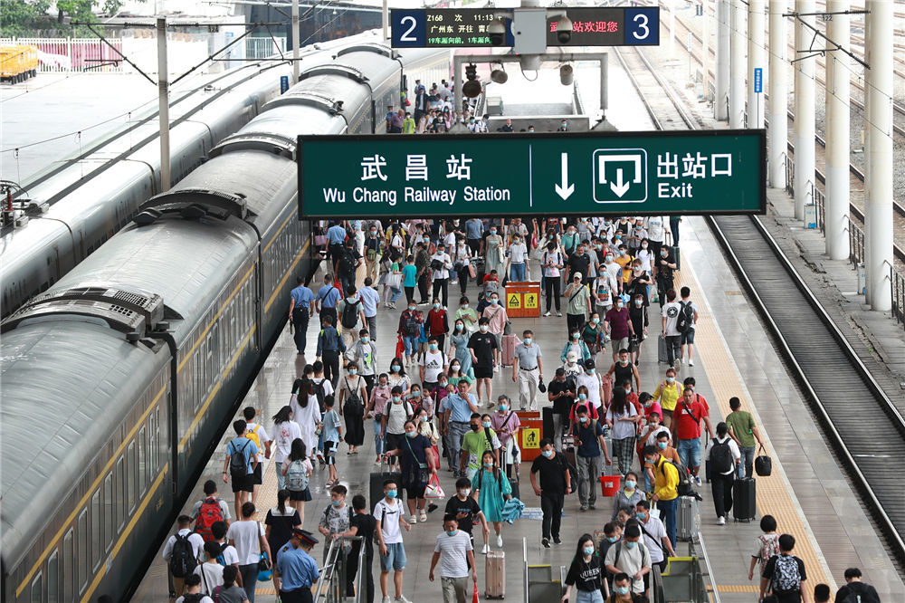 在电影中国医生背后一座生机勃勃的武汉早已归来