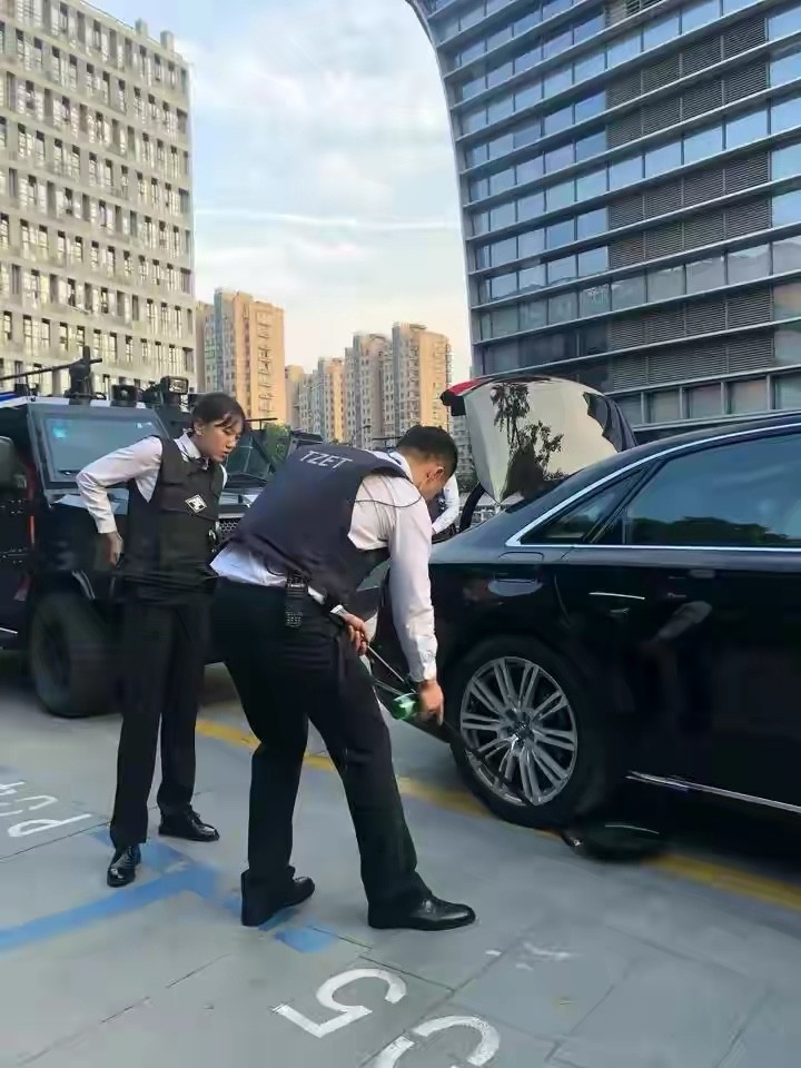 杭州95后姑娘当保镖,年薪达36万,富商老板一次小费超一个月工资_腾讯