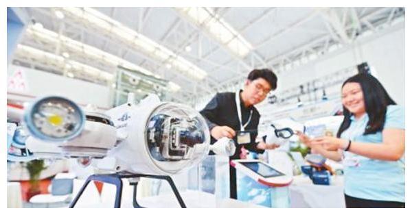 他发明“烧水汽车”，83升水跑3000公里，后离奇死亡，加油站躺枪