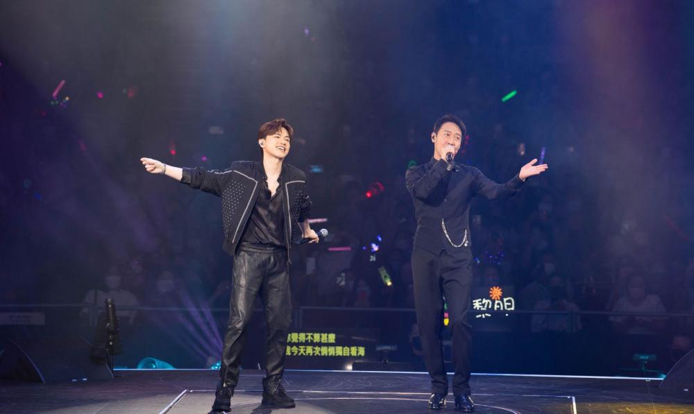 第八场依旧座无虚席,嘉宾请了张敬轩.