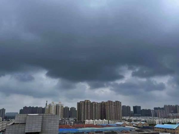 暴雨来袭,郑州强降雨推迟到今晚开始