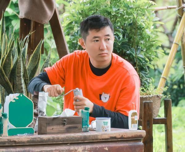 刘晓邑成向往的生活宠儿一季节目来两次话很少却很受欢迎