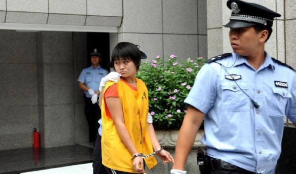 河南少女杀父弑母案回顾花季少女手持屠刀冷血杀害父母