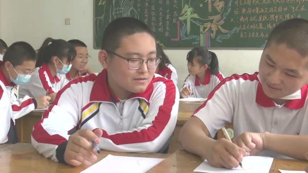 刘宇轩多次被学校评为"学习标兵","学习明星";荣获"2020-2021学年度