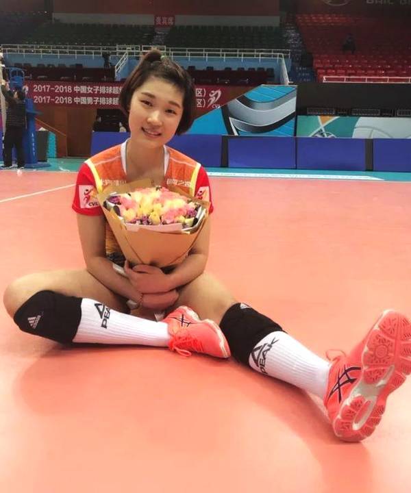 王梦洁正年轻 不用跳不用拦网也不会踩脚 所以不用担心她受伤