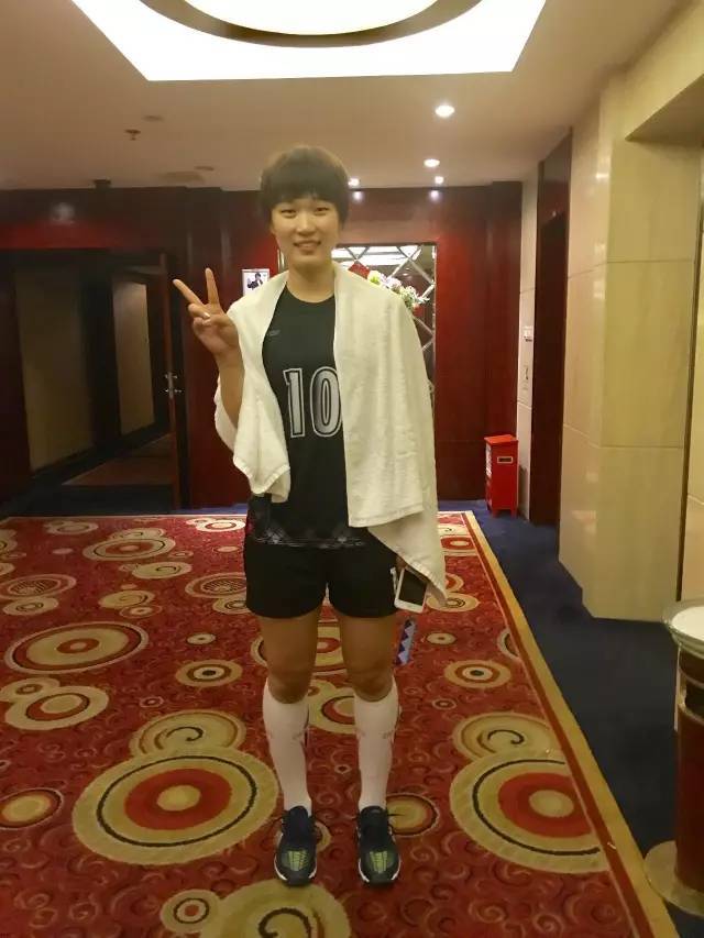 王梦洁正年轻不用跳不用拦网也不会踩脚所以不用担心她受伤