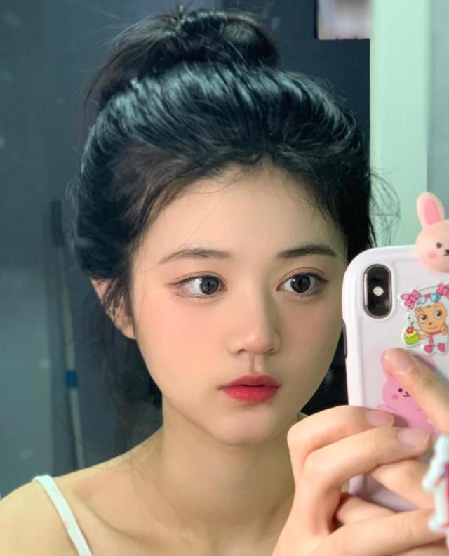 能被称为"美女"的脸型:小圆脸很常见,v型脸精致,鹅蛋脸最美