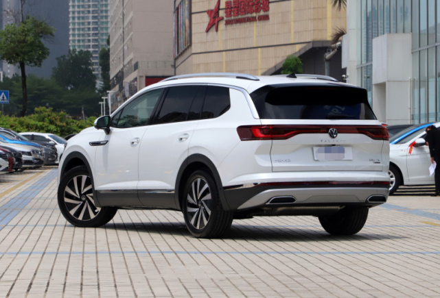 大众的王牌suv终于来了,比宝马x5帅10倍,实力碾压皇冠陆放!