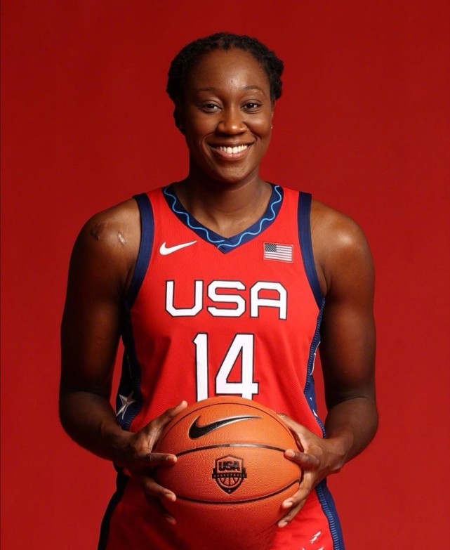 阿里尔·阿特金斯,苏·伯德,蒂娜·查尔斯,娜菲莎·科利尔,斯凯拉·迪