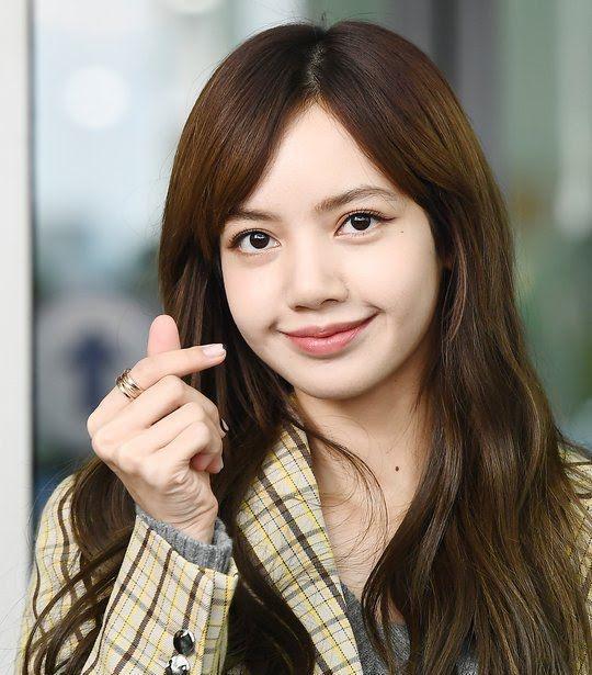 blackpink的lisa在没有标志性刘海的情况下依然让人心动