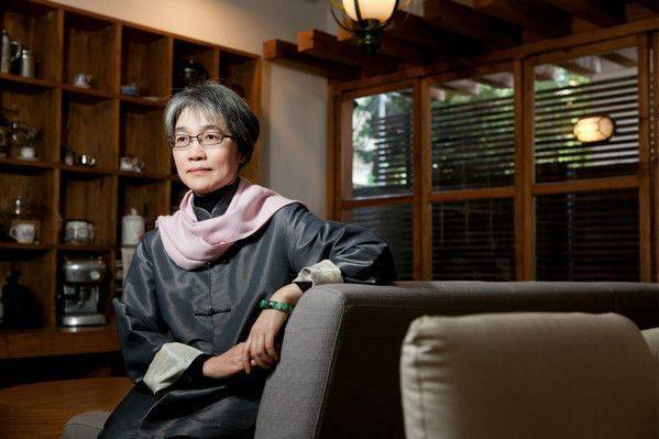 书博会自水问溯游而上品味简媜的芳华岁月