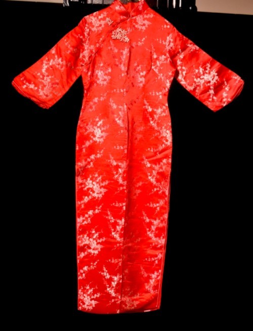 地下交通员陈础身着这件红色战袍执行秘密任务