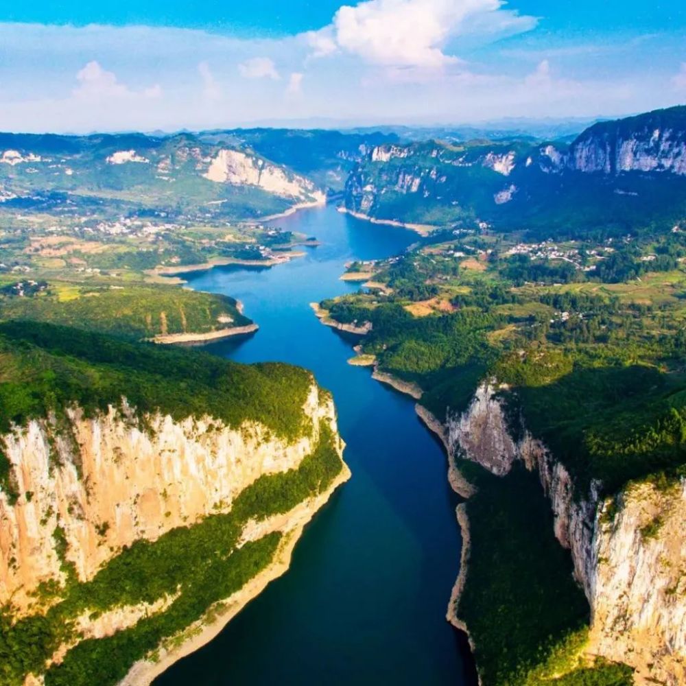 乌蒙山地区贵州的屋脊也是贵州最适合避暑旅游的地区