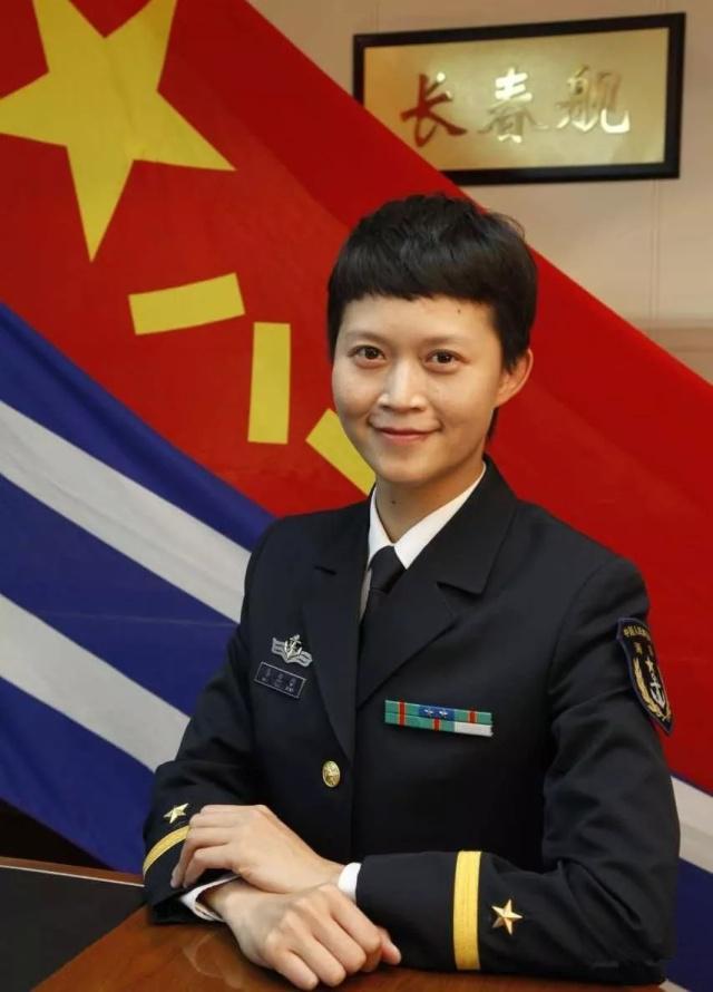 她是环球小姐,中山大学硕博学霸,海军第一位女舰长"硬核女神"
