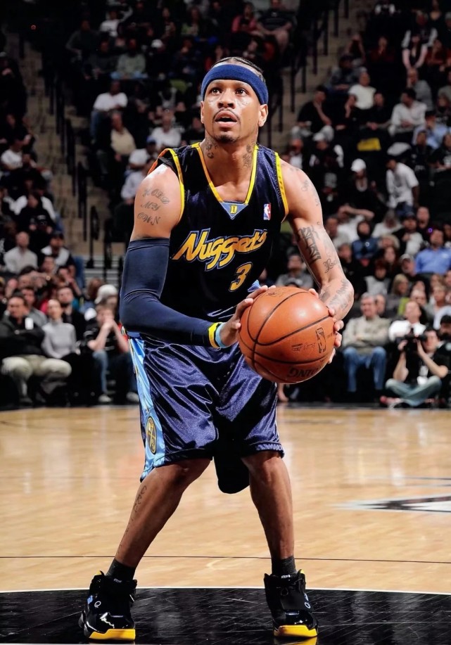 你打球喜欢做的动作crossover是答案的成名招牌绝技