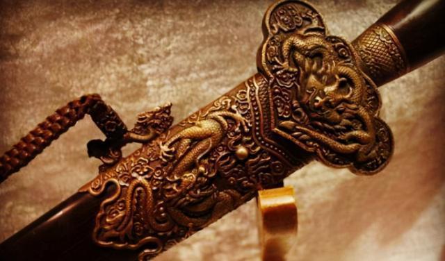 九龙宝剑有何奇特之处?南京老农扒墓发现异常:宝剑已成为废铁