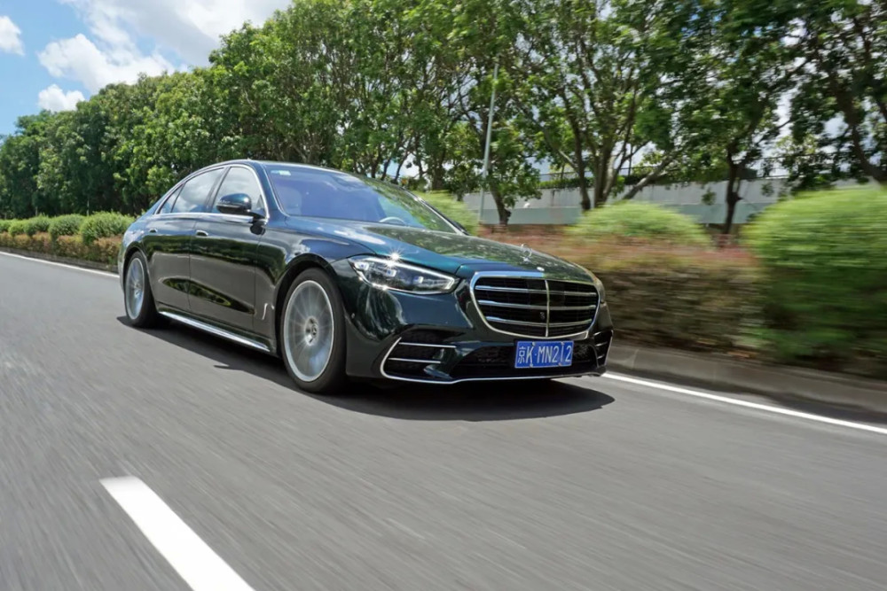 如何演绎数字豪华旗舰？全新梅赛德斯-奔驰S500L试驾评测