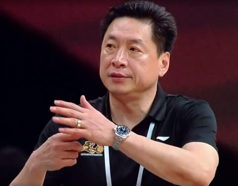 李原宇 曝CBA顶薪球员有望加盟土豪，携手王哲林打造本土顶级内线