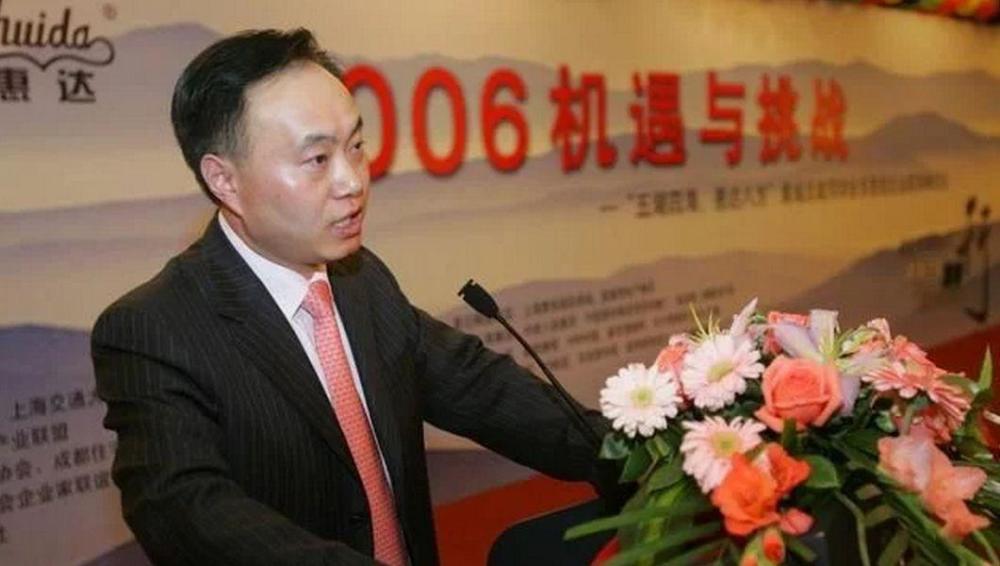 尚德公司成功上市,当天募资4亿美元,得到了资本的青睐,而施正荣的个人