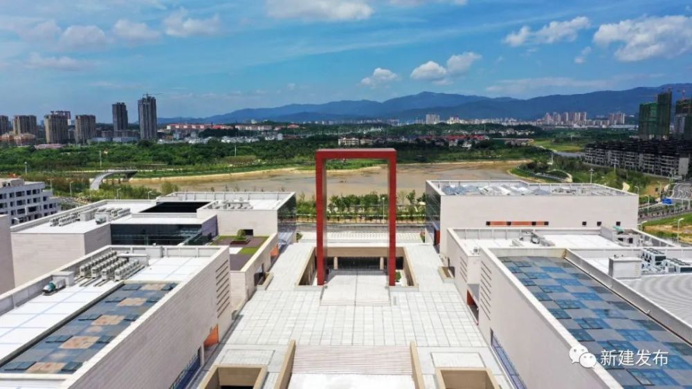 "一键美颜"!蓝天白云下的新建区