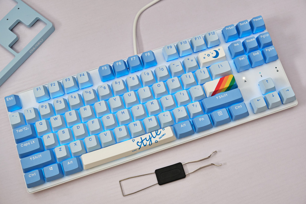 薄暮时分白云朵朵,达尔优a87 sky主题版天空轴分享