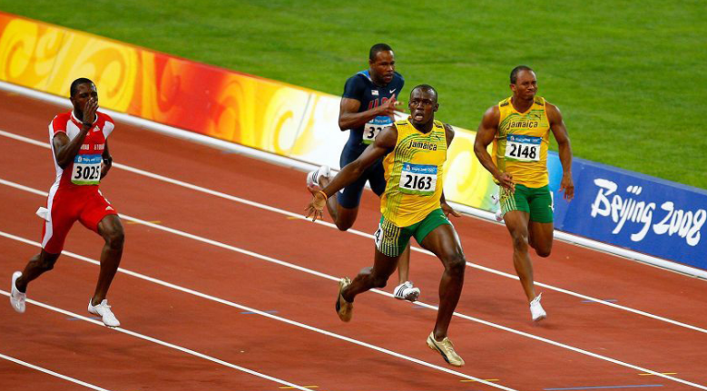 奥运经典之博尔特2008年百米决战碾压夺冠回头望月成就经典