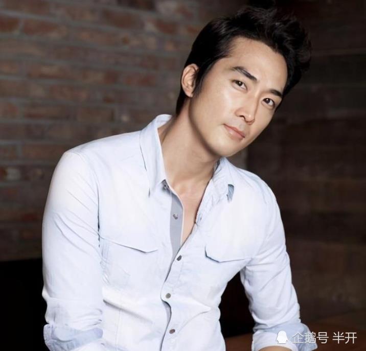 后来,成宥利遇上现任老公安成贤,据了解,男方现任高尔夫国家代表常备