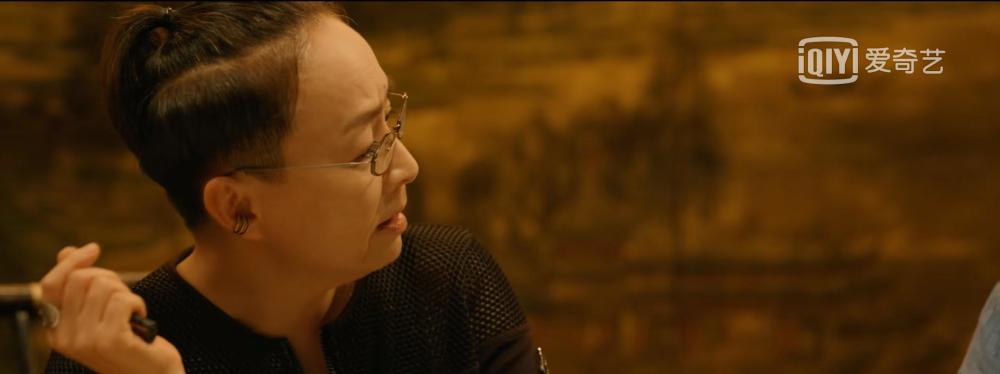 但是现在一山不演了,换成了靠综艺成名的小彭,花姐不干了.