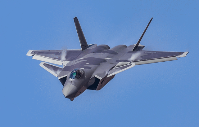 俄最新五代机真容曝光,隐身料强于苏57