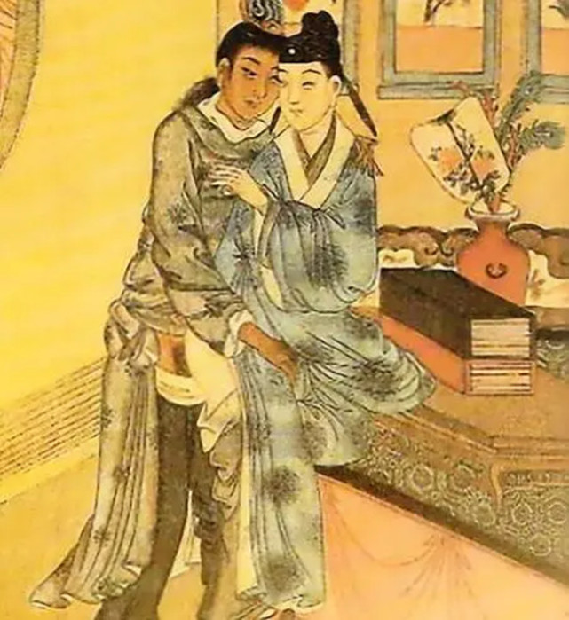 至于女子上战场的问题,历史上著名的四大巾帼英雄之一的花木兰就完美