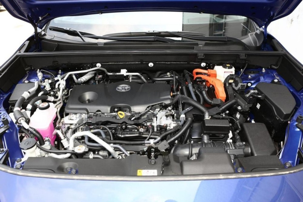 高配低价的日系SUV，5.92秒破百，一箱油1152KM，不输奔驰宝马