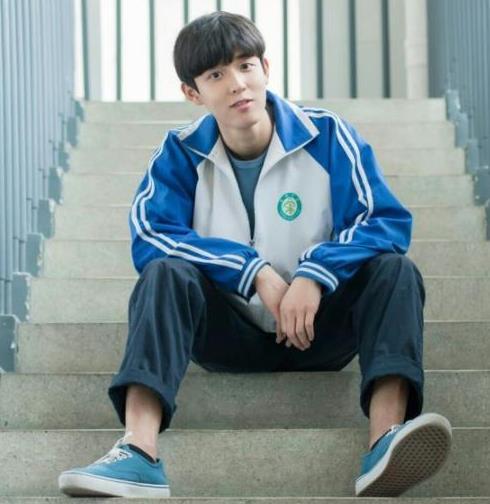 初中生发型新标准,男生的发型清爽有点帅,女生的标准则难以接受_腾讯