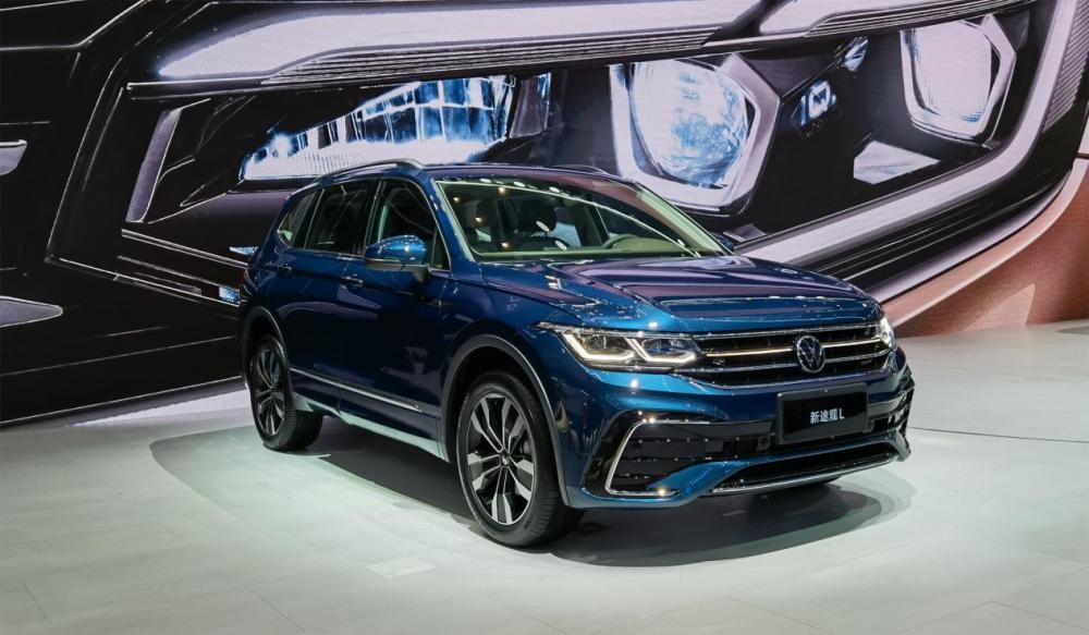 选汉兰达还是它？新款大众途观L实车首发，这回内饰真有诚意了