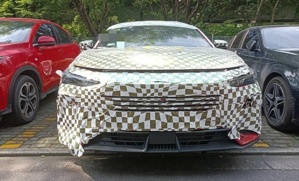 更有运动范，长安UNI轿车10月发布，或搭蓝鲸iDD混动系统