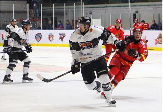 韩国运动员冰球赛场挑衅被暴打方块方舟运动会违规者被狂揍