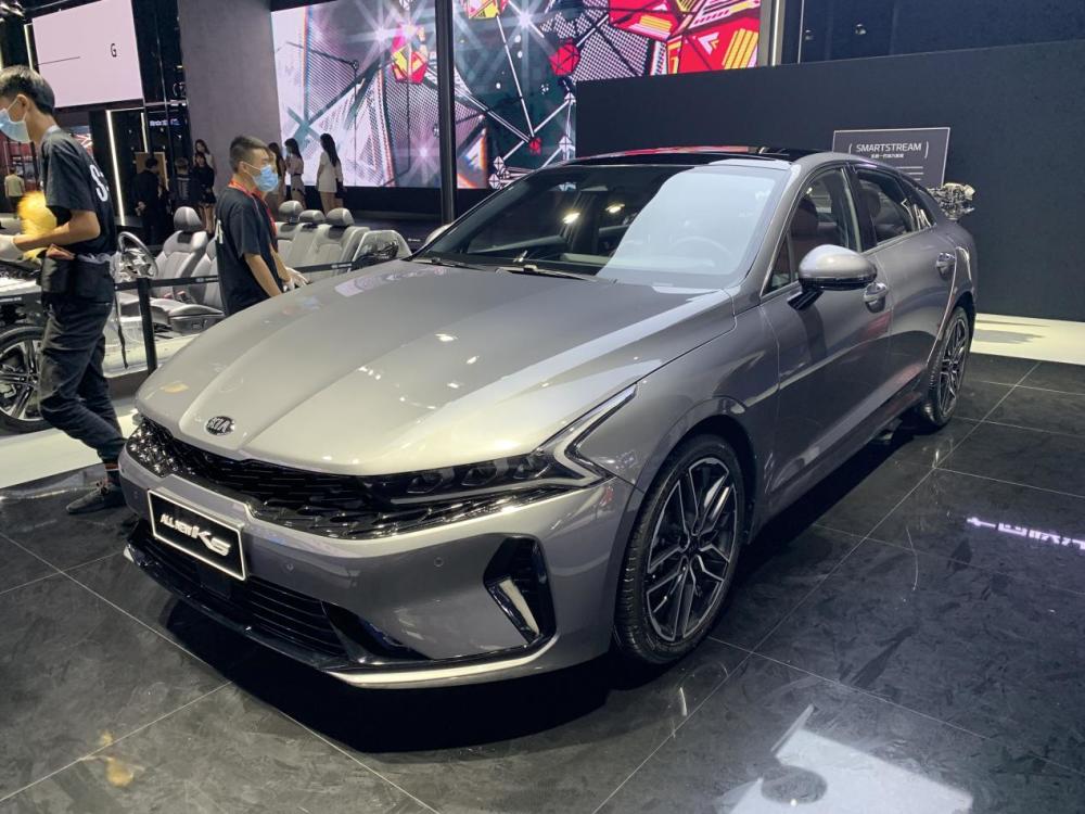 起亚K5凯酷颜值与实力并存，7.86s破百，能否挽救颓势？