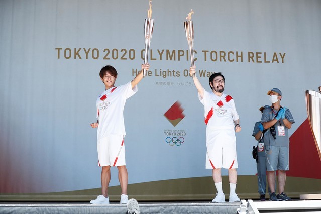 杉浦太阳担任奥运会火炬手 并未摆出奥特曼姿势 鹤野刚士学着点 全网搜