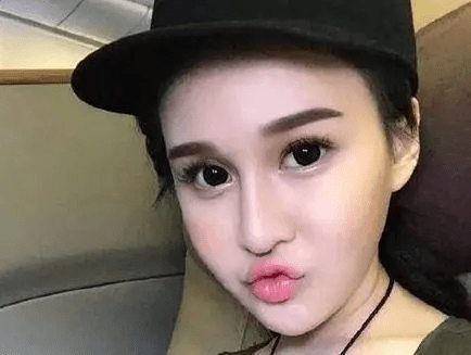 赵本山女儿直播诉苦,每月3万不够花,网友:喊你去读书不是炫富