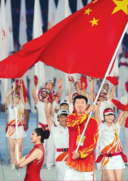 中国奥运旗手轶事:一人不比赛专职扛旗,赵帅身高1.88创最低纪录