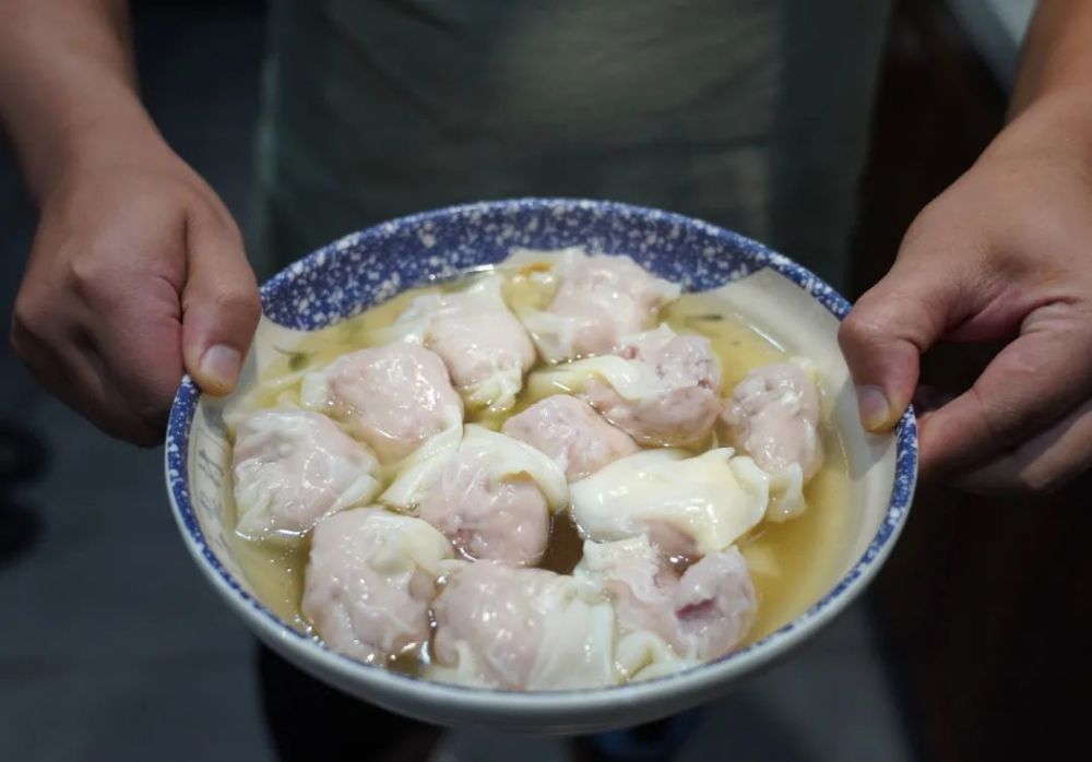 同为"建"字号老牌子的三家村扁肉,和林雄莺小吃店一样,是建瓯市小吃办