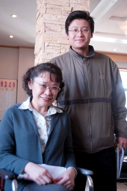 张海迪:5岁时高位截瘫,却自学成才,官至正部级,被称当代保尔
