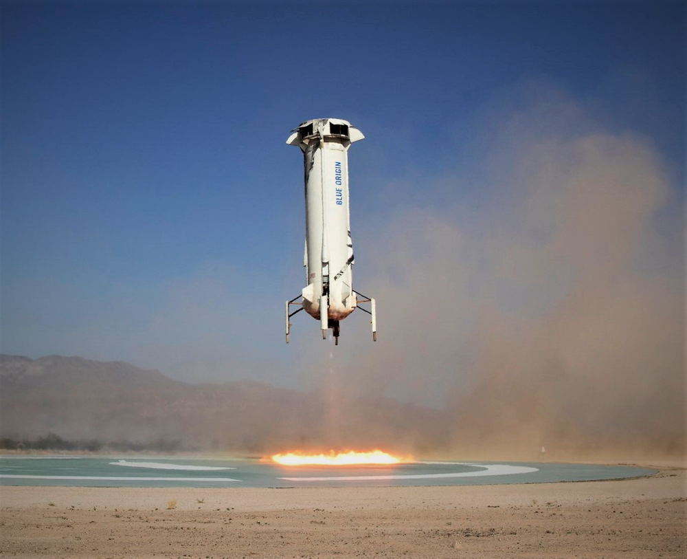蓝色起源公司表示:火箭已准备好起飞,贝索斯正在进行飞行前训练