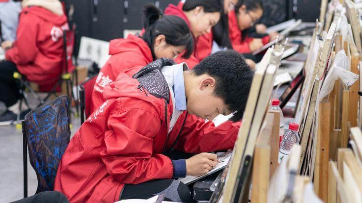 美术生艺考失利了,要不要选择复读?过来人提出这几点建议