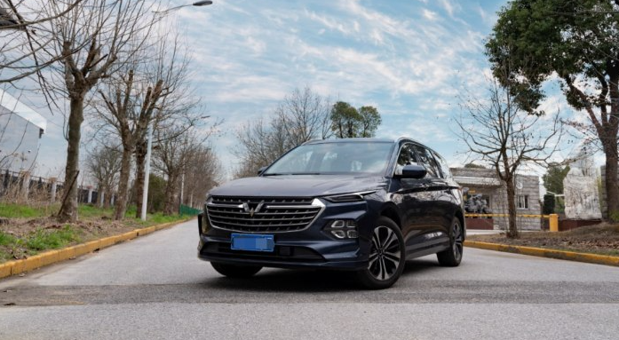 五菱圆了我“买车梦”，11万多开走，空间大配置高，希望能开10年