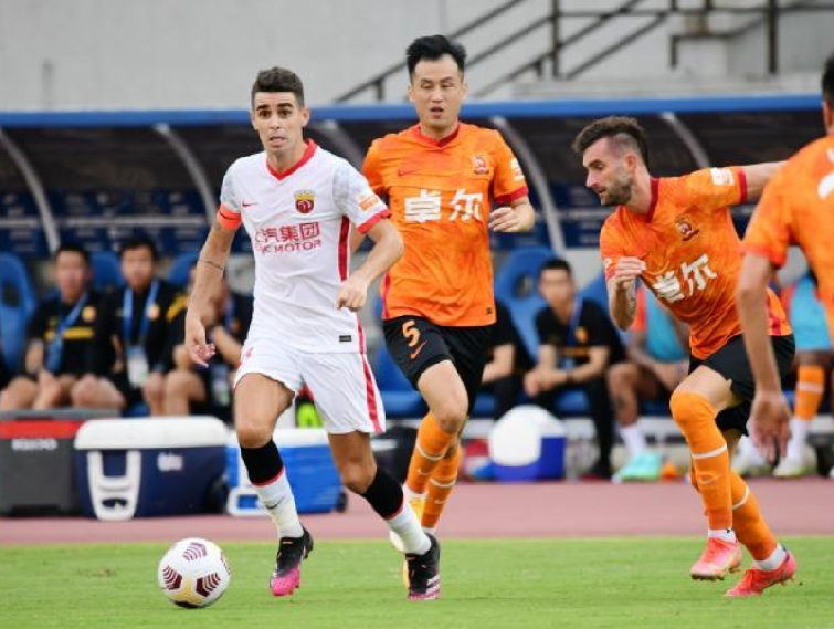 李霄鹏 0-0！中超又一夺冠大热意外刹车！李霄鹏6轮不胜，裁判造争议判罚