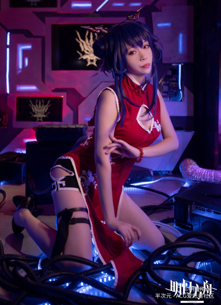 明日方舟岁红霞陈cos正片