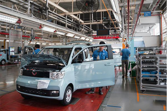 五菱到底有多神奇?多家海外媒体专程来访,海外网站播放超82万次