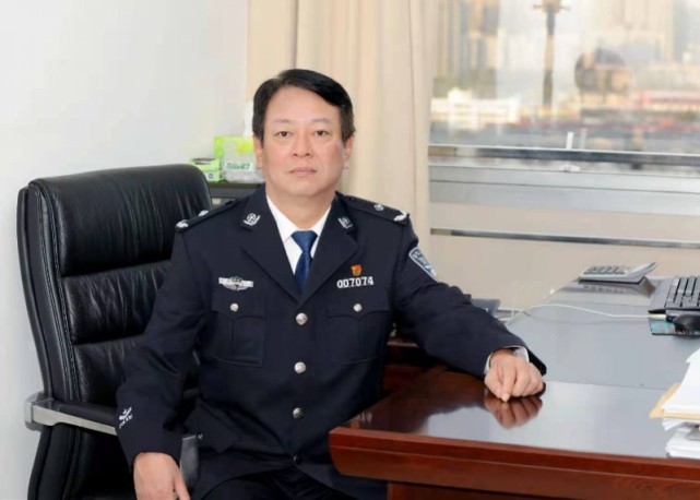 从警30年老刑侦落马曾是打黑先锋屡破网络贩枪大案