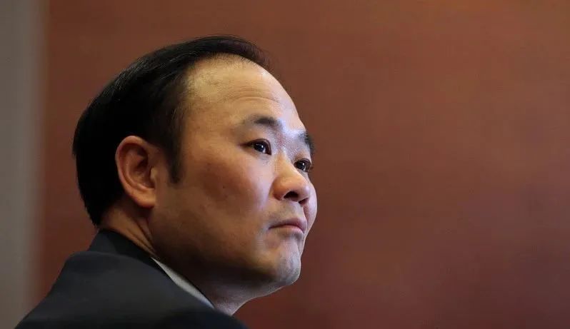 造车23年，李书福终于遇到麻烦了