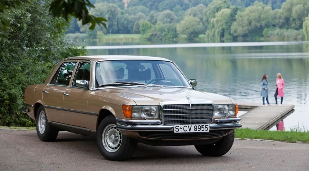 别被沉稳的气质骗了 u2乐队主唱拥有的1980年奔驰450sel